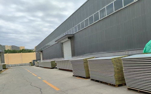 海晏彩钢岩棉板防火极限实测:外墙系统如何通过A级验收 海晏彩钢岩棉板防火极限实测:外墙系统如何通过A级验收